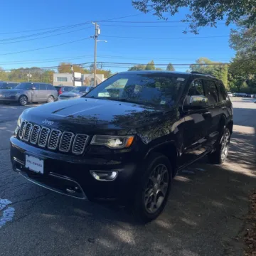 Photos of 2021 Jeep Grand Cherokee Overland for sale in Indianapolis, IN at Indy Auto Man