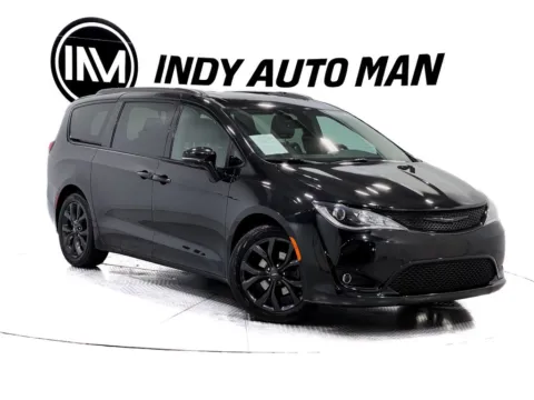 Photos of 2019 Chrysler Pacifica Limited for sale in Indianapolis, IN at Indy Auto Man