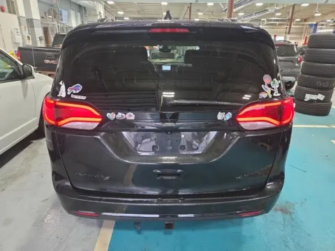 More photos of 2019 Chrysler Pacifica Limited at Indy Auto Man, IN