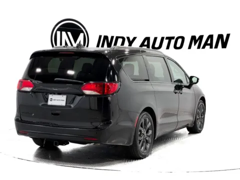More photos of 2019 Chrysler Pacifica Limited at Indy Auto Man, IN
