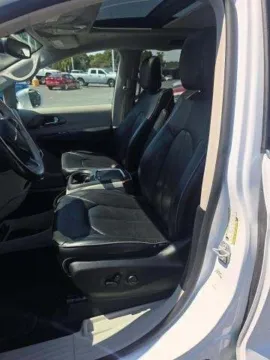More photos of 2019 Chrysler Pacifica Limited at Indy Auto Man, IN