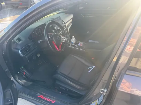 More photos of 2018 Honda Accord Sport at Indy Auto Man, IN