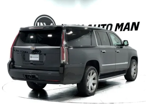 More photos of 2019 Cadillac Escalade ESV Luxury at Indy Auto Man, IN