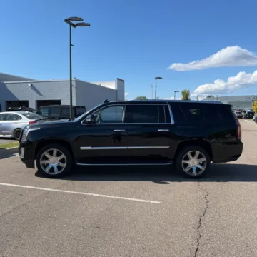 More photos of 2019 Cadillac Escalade ESV Luxury at Indy Auto Man, IN