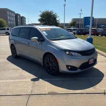 Silver 2020 Chrysler Pacifica Touring L Plus for sale in Indianapolis, IN