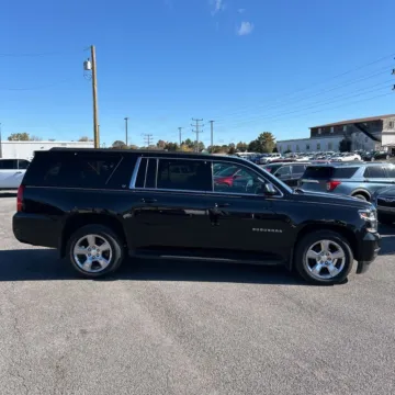 More photos of 2017 Chevrolet Suburban LT at Indy Auto Man, IN