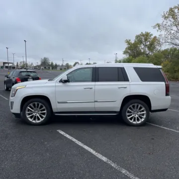 More photos of 2020 Cadillac Escalade Luxury at Indy Auto Man, IN