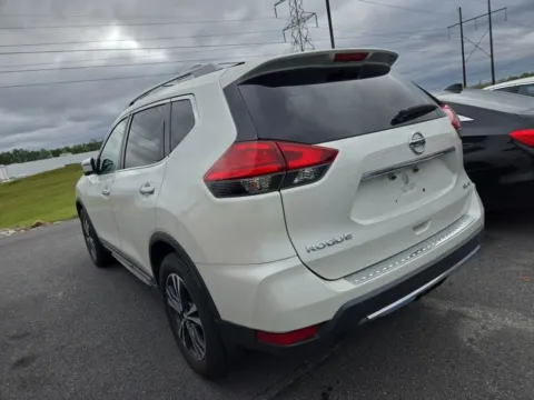 More photos of 2017 Nissan Rogue SL at Indy Auto Man, IN