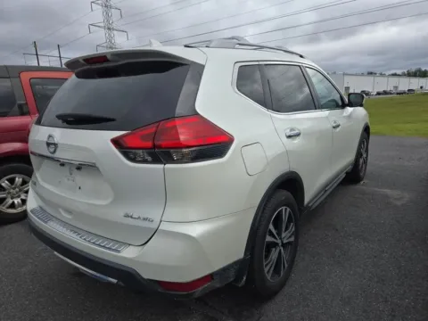More photos of 2017 Nissan Rogue SL at Indy Auto Man, IN