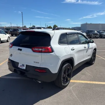 More photos of 2018 Jeep Cherokee Limited at Indy Auto Man, IN