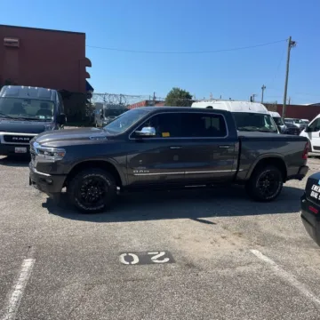 More photos of 2019 Ram 1500 Limited at Indy Auto Man, IN