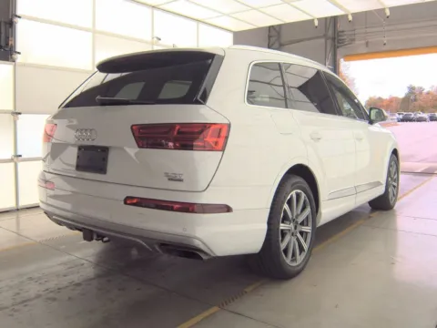 More photos of 2018 Audi Q7 3.0T Prestige quattro at Indy Auto Man, IN
