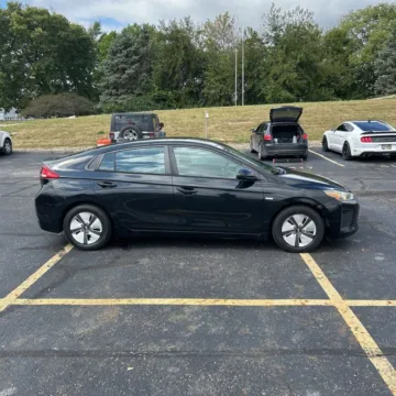 More photos of 2018 Hyundai Ioniq Hybrid Blue at Indy Auto Man, IN
