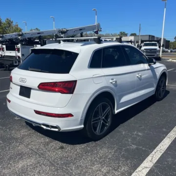 More photos of 2018 Audi SQ5 3.0T Premium Plus quattro at Indy Auto Man, IN