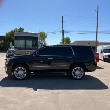 More photos of 2015 Cadillac Escalade Platinum Edition at Indy Auto Man, IN