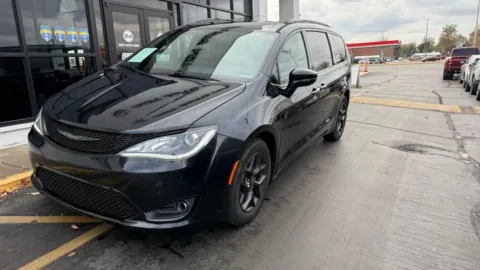 Another view of 2018 Chrysler Pacifica Limited for sale in Indianapolis, IN at Indy Auto Man
