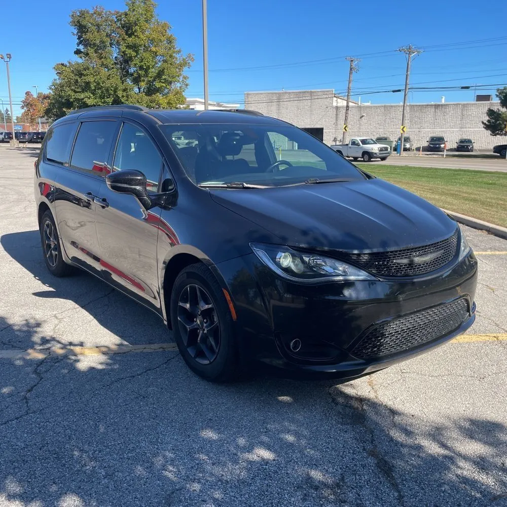 Black 2018 Chrysler Pacifica Limited for sale in Indianapolis, IN