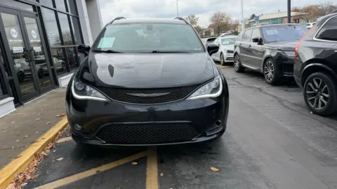 Photos of 2018 Chrysler Pacifica Limited for sale in Indianapolis, IN at Indy Auto Man
