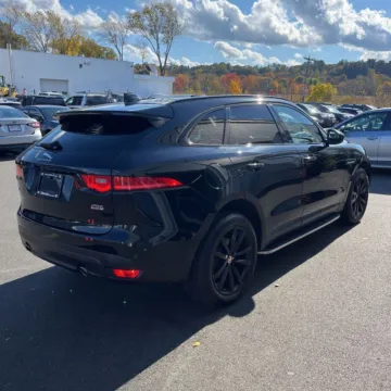 More photos of 2019 Jaguar F-PACE 25t Prestige at Indy Auto Man, IN