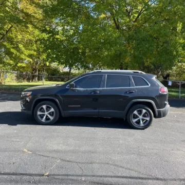 More photos of 2019 Jeep Cherokee Limited at Indy Auto Man, IN