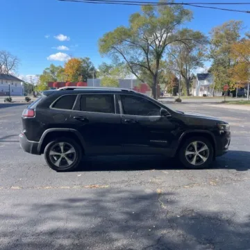 More photos of 2019 Jeep Cherokee Limited at Indy Auto Man, IN