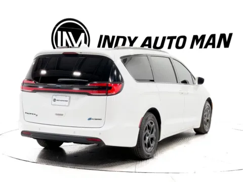 More photos of 2021 Chrysler Pacifica Hybrid Limited at Indy Auto Man - Indianapolis, IN