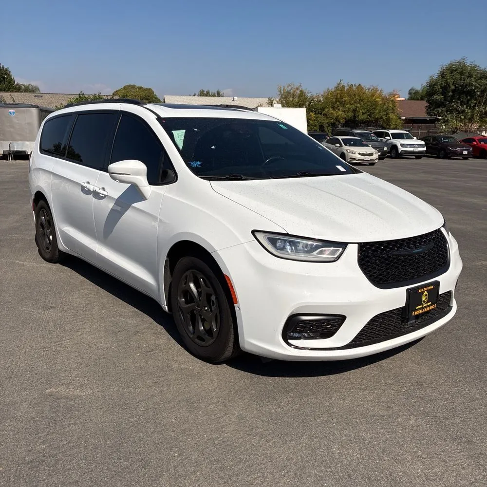 White 2021 Chrysler Pacifica Hybrid Limited for sale in Indianapolis, IN