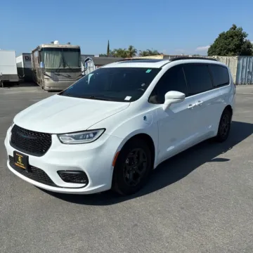 Another view of 2021 Chrysler Pacifica Hybrid Limited for sale in Indianapolis, IN at Indy Auto Man