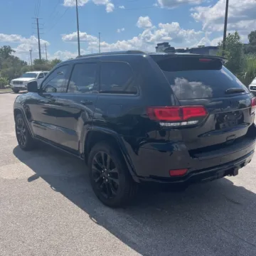 More photos of 2020 Jeep Grand Cherokee Altitude at Indy Auto Man, IN
