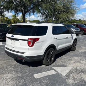 More photos of 2018 Ford Explorer XLT at Indy Auto Man, IN