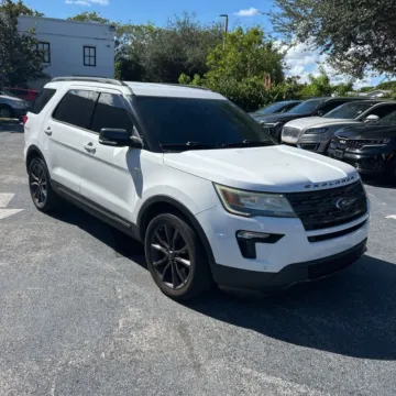 White 2018 Ford Explorer XLT for sale in Indianapolis, IN