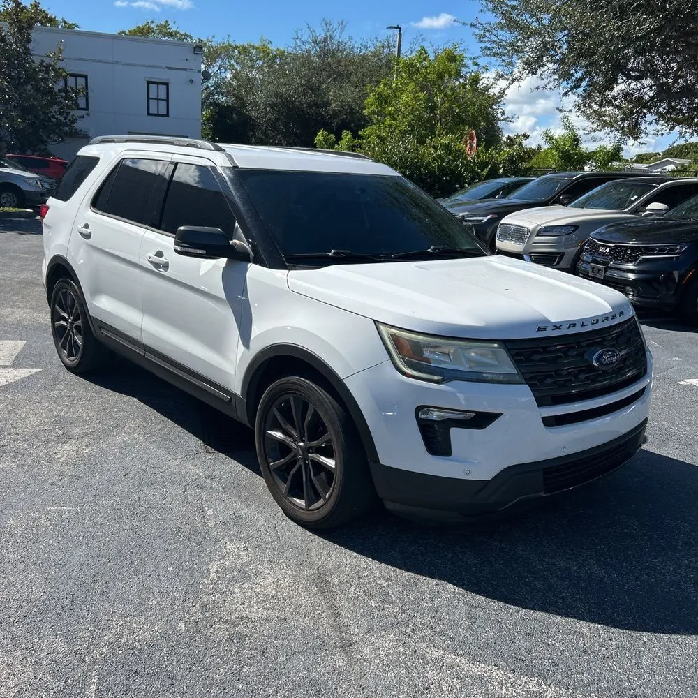 White 2018 Ford Explorer XLT for sale in Indianapolis, IN