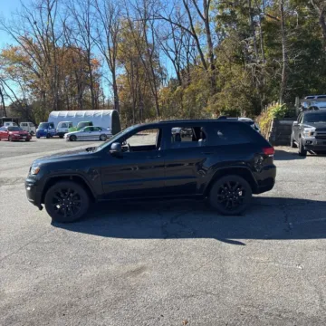 More photos of 2020 Jeep Grand Cherokee Altitude at Indy Auto Man, IN