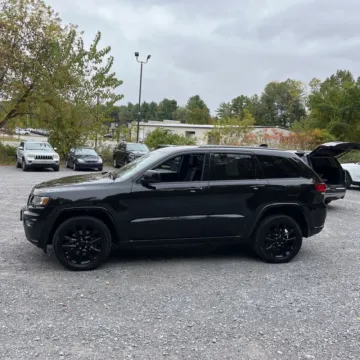 More photos of 2021 Jeep Grand Cherokee Laredo X at Indy Auto Man, IN