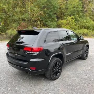 More photos of 2021 Jeep Grand Cherokee Laredo X at Indy Auto Man, IN