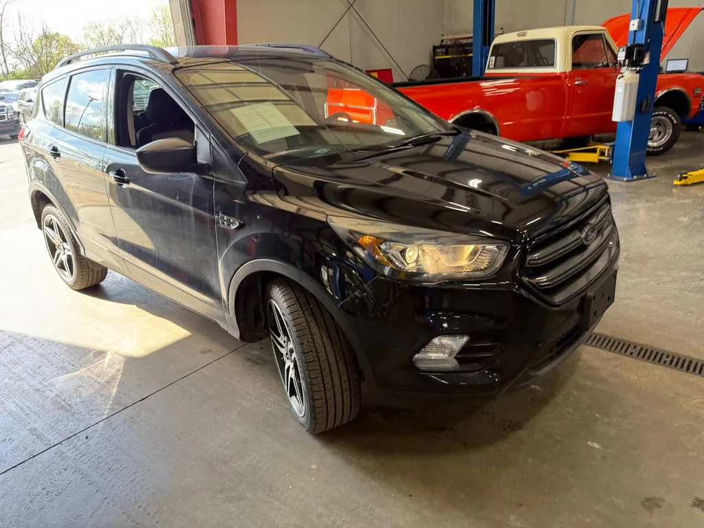 Black 2019 Ford Escape SEL for sale in Indianapolis, IN