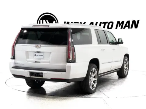 More photos of 2019 Cadillac Escalade ESV Premium at Indy Auto Man, IN