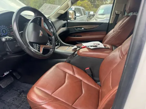 More photos of 2019 Cadillac Escalade ESV Premium at Indy Auto Man, IN