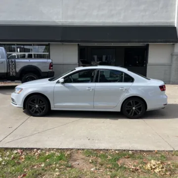 More photos of 2018 Volkswagen Jetta 1.8T SEL at Indy Auto Man, IN