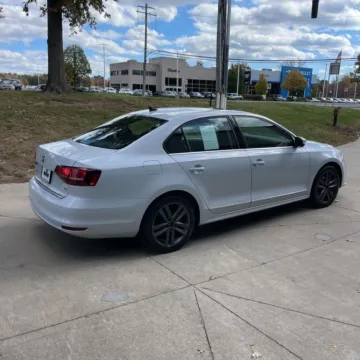 More photos of 2018 Volkswagen Jetta 1.8T SEL at Indy Auto Man, IN