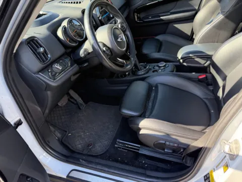 More photos of 2017 MINI Cooper S Countryman at Indy Auto Man, IN