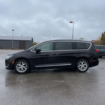 More photos of 2017 Chrysler Pacifica Touring L Plus at Indy Auto Man, IN