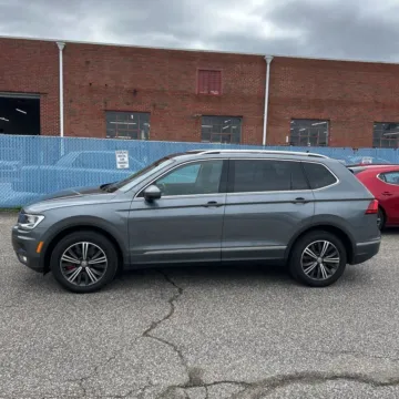 More photos of 2019 Volkswagen Tiguan 2.0T SEL 4Motion at Indy Auto Man, IN
