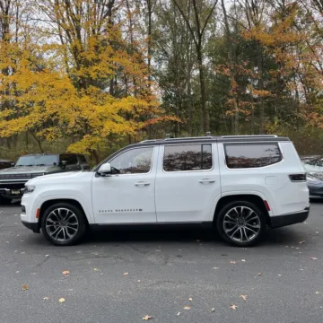 More photos of 2022 Jeep Grand Wagoneer Series III at Indy Auto Man, IN