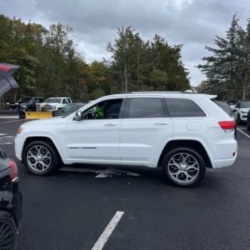 More photos of 2020 Jeep Grand Cherokee Overland at Indy Auto Man, IN