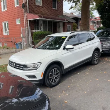 Photos of 2020 Volkswagen Tiguan 2.0T SEL for sale in Indianapolis, IN at Indy Auto Man