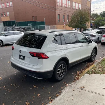 More photos of 2020 Volkswagen Tiguan 2.0T SEL at Indy Auto Man, IN