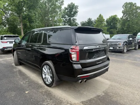 More photos of 2022 Chevrolet Suburban High Country at Indy Auto Man, IN