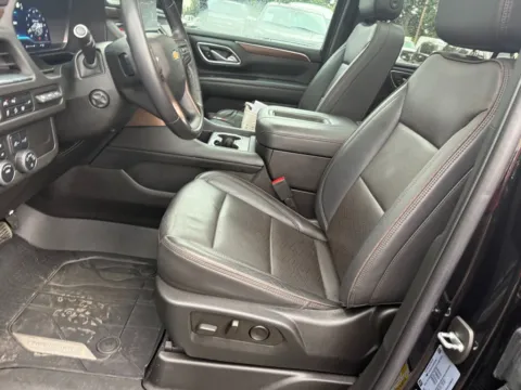 More photos of 2022 Chevrolet Suburban High Country at Indy Auto Man, IN