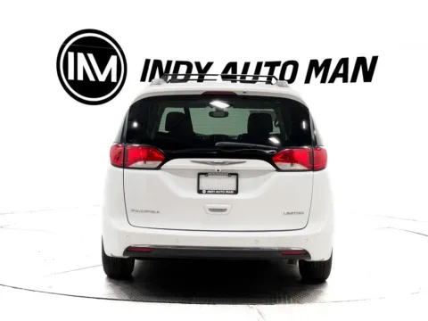 More photos of 2018 Chrysler Pacifica Limited at Indy Auto Man, IN
